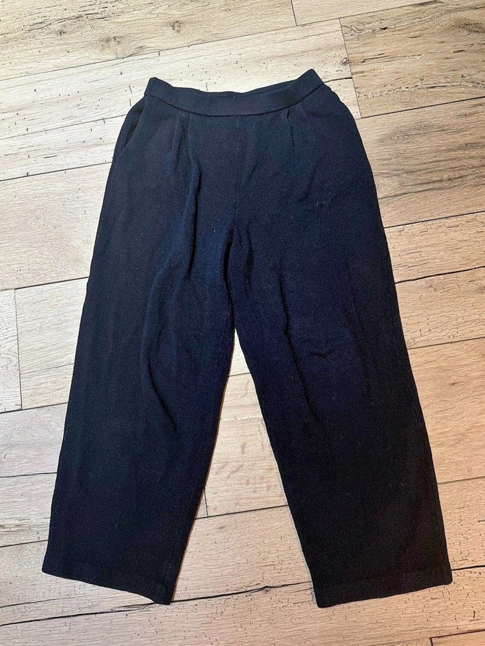 St. John Basics Santana Knit Pleated Pants